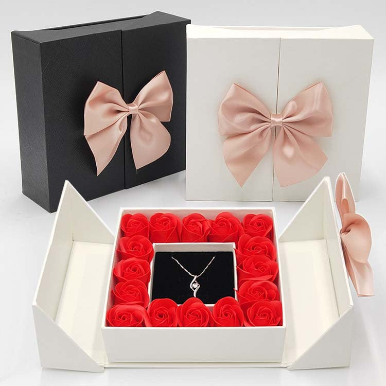 Geschenkbox (Rose-filled)